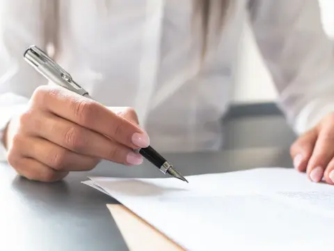 Czy kupno mieszkania od dewelopera trzeba zgłosić do urzędu skarbowego? Uniknij problemów!